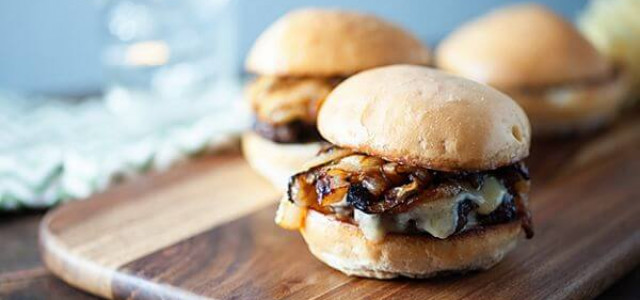 20 Juicy Burger Recipes That Meat Lovers Will Drool Over